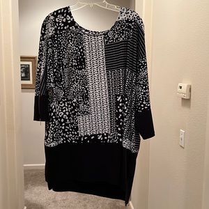 Woman Within size 22/24 1X black/white tunic.